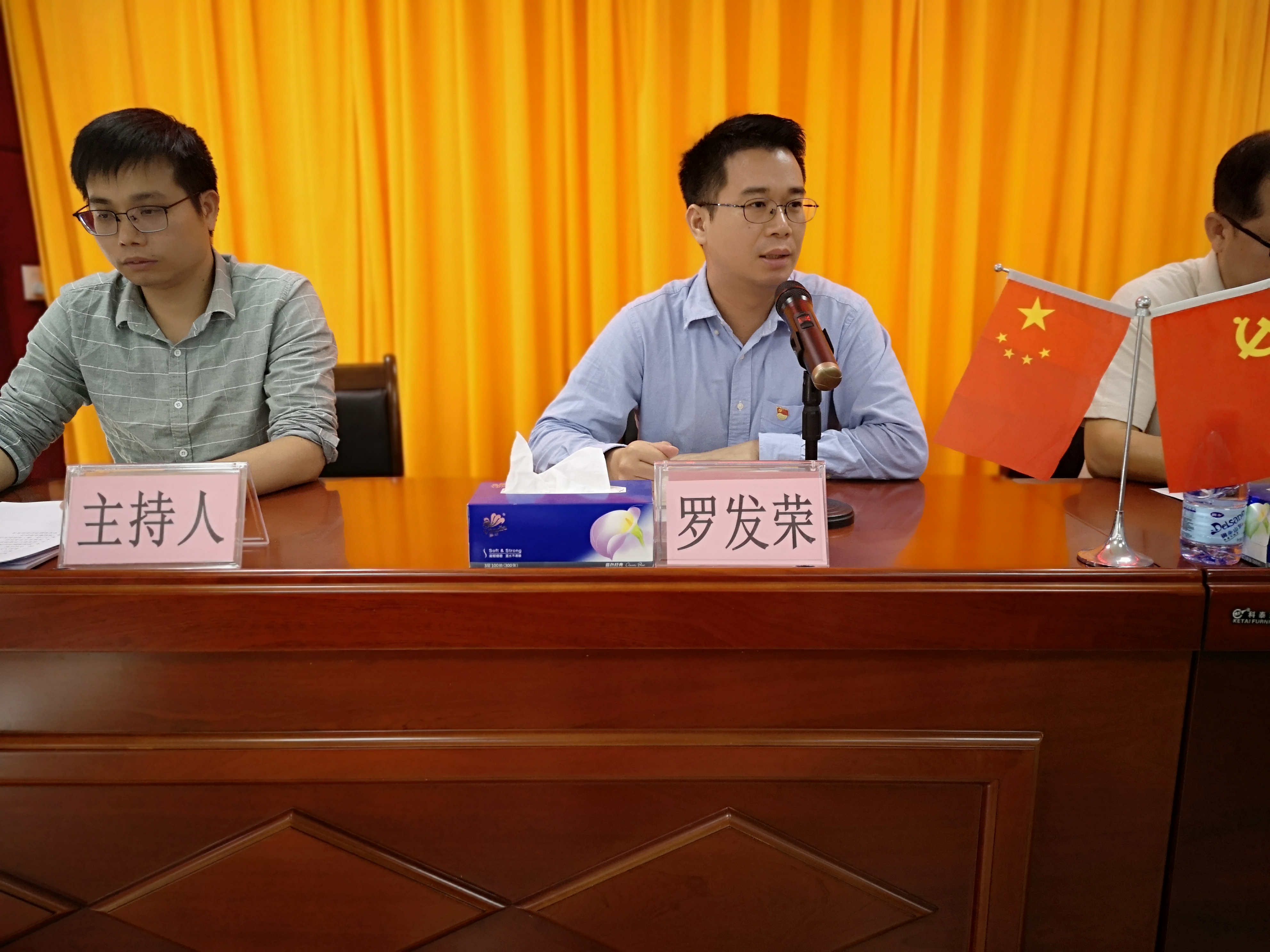5羅發(fā)榮同志對(duì)龍勝鎮(zhèn)基層黨建工作存在問(wèn)題進(jìn)行分析并提出工作建議.jpg