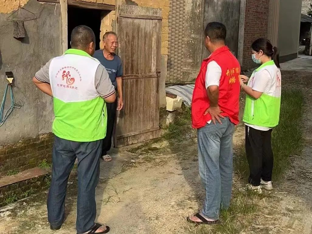 5防臺檢查組和駐村聯(lián)系組下沉一下，對危舊房進(jìn)行全面排查.jpg