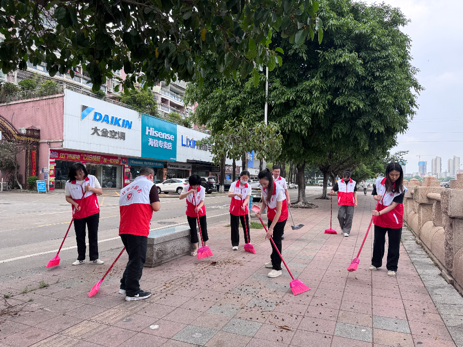 市政務(wù)和數(shù)據(jù)局開展第37個(gè)愛國(guó)衛(wèi)生月環(huán)境衛(wèi)生整治愛國(guó)衛(wèi)生運(yùn)動(dòng)